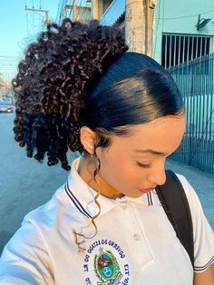 Curly Damaged Hair Hairstyles, Hairstyles Volleyball Easy, 4 A Hairstyles, Curly Hair Easy Styles, Hair For Graduation Pictorial, Curly Hair Styles Black Women, Simple Hairstyles Curly Hair, Haïr Style Curly Hair, Haïr Style For Curly Hair