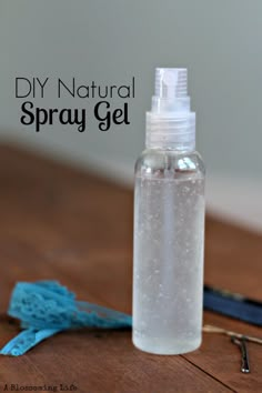 DIY Natural Spray Gel. Perfect for those with curly hair! All natural without any chemicals! Make Up Diy, Diy Shampoo, Homemade Hair Products, Hair Mousse, Hair Food, Natural Diy, Hair Curly, Beauty Recipe, Curly Hair Tips