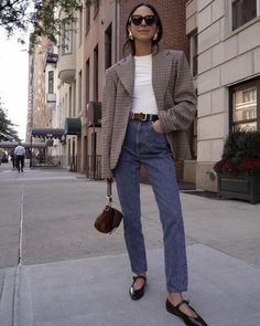 J Crew Office Outfit, Mary Jane Flats Outfit, Shoes Outfit Ideas, Mary Jane Outfit, Mary Janes Outfit, Mary Jane Shoes Outfit, Iconic Shoes, Flats Outfit, Outfit Chic