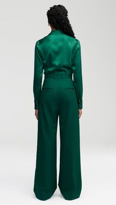 Our slouchy Pleated Trouser is a timeless piece that finds balance in touting both a wide-leg and a slim fit. The pant borrows from traditional suiting with a curtained waistband — which sits at the natural waistline for a flattering appearance — alongside pleated detailing. Emerald Suit Women, Emerald Suit, Womens Wool Pants, Pink Pigeon, Soft Dramatic, Emerald Style, Lapel Blazer, Brown Plaid, Double Breasted Blazer