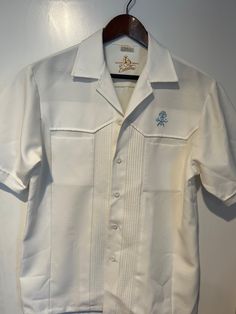 Vintage 1980s Iolani Hawaii Executive Button Up Shirt / Heavy Weight / Size Medium/ Casual Wear / Resort Wear / Made in Hawaii Excellent Condition, like new!  Feel free to message with any additional sizing questions! Retro White Tops With Buttons, Retro White Buttoned Tops, Classic White Camp Shirt With Buttons, White Fitted Camp Shirt With Camp Collar, Classic Fitted Camp Shirt With Buttons, Vintage White Hawaiian Shirt For Beach, Retro White Shirt With Buttons, White Retro Shirt With Buttons, Vintage White Top With Camp Collar