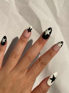 White And Black Nail Art, Star French Tip Nails, Black And White Short Nails, Black And White Star Nails, Natural French Tip, Black White Nail Art, Ongles Goth, White Short Nails, Long Black Nails