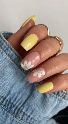 Yellow Nails Design, Spring Nail Trends, Cute Spring Nails, Daisy Nails, Colorful Nails, Her Nails, Cute Gel Nails, Short Acrylic Nails Designs, Yellow Nails