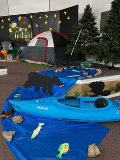 there are many different types of kayaks on display