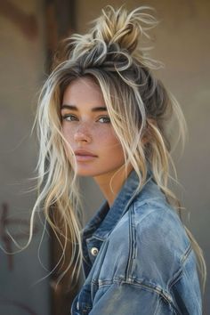 messy buns hairstyles Blonde Styles, Buns Hairstyles, Soft Balayage, Blonde Hair Ideas, Messy Buns, Make Hair