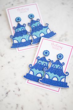 Our Gadsden earring in blue is a lightweight beaded pagoda statement designed by Mimi’s sister, Aiko. All of our earrings are lightweight & hypoallergenic. Earring measures 3 in. L. 2.5 in. W Gatsby Earrings, Jar Design, Bunny Earrings, Mermaid Earrings, Rainbow Bright, Bride Earrings, Daisy Earrings, Rainbow Beads, Pink Daisy