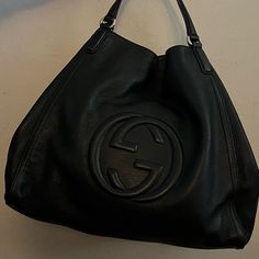 Brand New Never Used Soho Gucci Tote In Perfect Condition Comes With Original Dust Bag With Tag Attached And Tassel Accessory Still In Packaging. Gucci Soho Bag, Gucci Soho, Baggage Claim, Gucci Tote, Gucci Bags, Soho, Gucci Bag, Feathers, Dust Bag