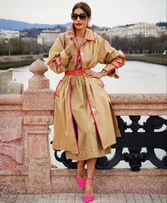 Looking Younger, Safari Outfits, Fall Winter Fashion Trends, Classic Clothes, Jacket Outfit Women, Trench Coat Style, Coat Style, Brand Promotion