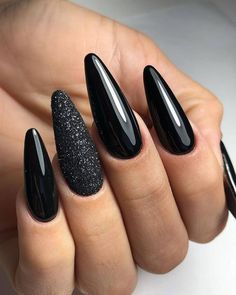 Black Almond Nails, Black Nails With Glitter, Bridesmaids Nails, Black Acrylic Nails, Nagel Tips, Pola Kristik, Chic Nails, Nail Arts, Artificial Nails