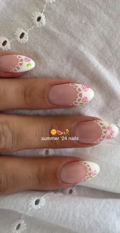 Nails Very Simple, Patterned Nail Designs, Flower Bouquet Nails, Cute Nail Ideas Summer, Vintage Nail Designs, Shirt Nails, Business Place