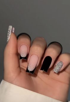 Bright Nail Designs, Black Nails With Glitter, Graduation Nails, Black Acrylic Nails, Formal Nails, Gold Glitter Nails, Classy Acrylic Nails, Black Nail Designs, Trendy Nail Design