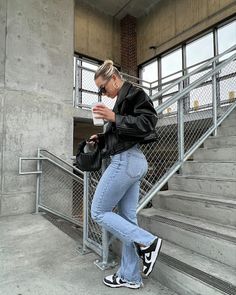 White Nike Outfit, Nike Dunks Outfit Woman, Low Dunks Outfit, Dunk Low Outfit Women, Nike Dunk Outfit, Nike Dunks Outfit, Dunks Outfit Woman, Dunk Outfits, Panda Outfit