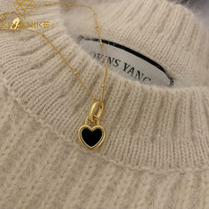 Cute Heart Jewelry, What To Gift Your Mom, Big Jewelry Necklace, Downtown Girl Jewelry, Jewllery Ideas, Heart Shape Jewelry, Cute Pendants, Black Heart Necklace, Gifts For Your Best Friend