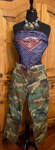 vintage military army olive camo pants  tag says: small short inseam up to 26.5"  waist 27 to 31" buttonfly  these fit about like a womens 27 or 28 but please check tag info above NO REFUNDS OR EXCHANGES please contact us if there are any concerns with your purchase..if for any reason a refund is agreed upon, return shipping cost is buyers responsibility..no exceptions. Camo And Flannel Outfits, Military Style Cotton Cargo Shorts, Military Style Camouflage Cotton Cargo Shorts, Summer Military Style Cargo Pants, Dess Dior, Flannel Outfits, Army Pants, Concert Outfits, Pants Fit