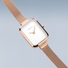 MAKE AN UNDERSTATEMENT - Our watches from the new Petite Square collection are available in five different colours and stand out especially due to the noble and minimalist Square design. Thanks to the use of high-quality materials such as mother-of-pearl, malachite and scratch-resistant sapphire crystal, they are not only ideal for everyday wear, but also discreetly enhance any look. Their timeless and understated design makes them an understatement that skilfully sets the scene for your persona Minimalist Rose Gold Watch For Everyday, Candy Watch, Rectangle Watch, Rose Gold Watches Women, Brown Watches, Gold Armband, Authentic Watches, Design Square, Kids Earrings