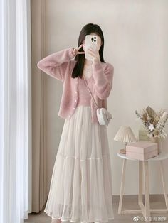 Shoujo Modest Outfit, Soft Korean Aesthetic Outfit, Shoujo Girl Outfit Modest, Cute Modest Skirt Outfits, Modest Shoujo Outfits, Pink Outfits Modest, Korean Fashion Modest, Korean Soft Girl Outfit, Pink Skirt Outfit Ideas