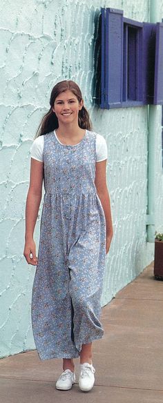 When jeans just did not do, a flared leg dungaree was the perfect choice. 90s Laura Ashley, Momcore Outfits, 90s Kid Aesthetic, Christian Dress, Work Outfits Fashion, Fresh Modesty, Amish Dress, Modest Spring Dresses, Simple Country Life