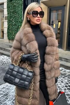 Russian Clothing, Winter Fashion Outfits Casual, Rich Women, Fur Coats Women, Looks Style, Winter Fashion Outfits, Fall Winter Outfits, Pune