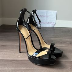 - Designer = Alexandre Birman - Size = 9.5m(39.5). Trunk 22 - Color = Black - Alexandre Birman 9.5m(39.5) Glossy Patent Leather Ankle Strap Open Toe Heels - Heel Height =13.5cm( 5.25” Inches) - Platform Height = 2.6cm - Measured On The Inside From Front Tip Of Shoes To Back Tip Of Heel To Give An Estimate Of Size Length = Approximately 25.7cm - Genuine And Authentic Or Your Money Back Trunk 22 Black Patent Leather Open Toe Block Heels, Classic Patent Leather Heels With 4-inch Heel, Ankle-high Patent Leather Heels With Stacked Heel, Alexandre Birman Clarita, Designer Patent Leather Heels With 4-inch Heel, Open Toe Heels, Alexandre Birman, Patent Leather, Open Toe