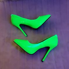 5" (12.7cm) Stiletto Heel 3/8" (1cm) Hidden Platform Classic Pump New In Box Neon High Heels For Party, Green High Heel Court Shoes With 4-inch Heel, Green Fitted High Heel Court Shoes, Fitted Green High Heel Court Shoes, Lime Green High Heels, Pleaser Shoes, Classic Pumps, Kinds Of Shoes, Heel Pumps