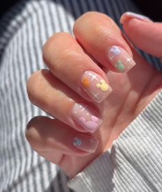 nails with pastel mickey mouse ears on them Disney Gel Manicure Ideas, Disney Easy Nails, Simple Short Disney Nails, Disney Aulani Nails, Disney French Tip Nails Short, Colourful Disney Nails, Simple Disney Nails Short Gel, Yellow Disney Nails, Aesthetic Disney Nails Short