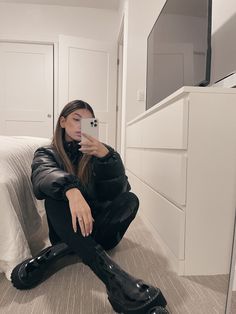 Bulky Boots Outfit, Shiny Black Boots Outfit, Black Leather Puffer Jacket Outfit, Shiny Boots Outfit, Leather Puffer Outfit, Black Chunky Boots Outfit, Leather Puffer Jacket Outfit, Chunky Boots Outfit, Black Chunky Boots