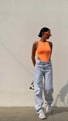 Orange Body Suit Outfit, Orange Bodysuit Outfit, Casual Date Outfit Summer, Orange Bodysuit, Outfit Oversize, Outfits Con Jeans, Look Festival, Body Suit Outfits, Teenage Fashion Outfits