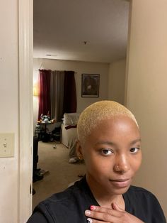 Pictures Of Short Haircuts, Short Dyed Hair, Finger Waves, Big Chop, Short Natural Hair Styles, Buzz Cut, Short Haircuts, Nose Piercing, Beauty Make Up