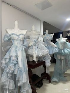 Gaun Tulle, Blue White Dress, Preformance Outfits, Prom Dress Inspiration, Pretty Prom Dresses, Fairytale Dress, Kpop Fashion Outfits