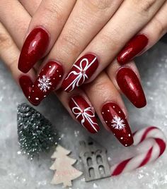 15+ Christmas Nail Ideas You Must See! 33 Red Coffin, Nail Art Noel, Unghie Nail Art, Winter Nails Acrylic, Pretty Nail Art Designs