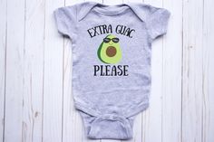 "\"Extra Guac Please\" This hilarious avocado short sleeve one-piece is perfect for any occasion. The unisex bodysuit makes the ideal baby shower gift! Perfect for your Avocado/Guac loving boy or girl! This new baby gift is sure to bring a smile to everyone's face. How adorable will your or a friends little baby look in this avocado baby bodysuit! ▶▶ Our bodysuits are 100% Ringsun Cotton which means extra soft and comfortable! ▶▶ Our designs are all original and we use DTG (direct to garment) pr Playful Short Sleeve Onesie With Funny Text, Casual Short Sleeve Onesie With Funny Print, Funny Baby Shirts, Avocado Baby, Neutral Baby Clothes, Gender Neutral Baby Clothes, New Baby Gift, Funny Baby, Baby One Piece