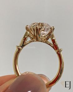 Vintage Cartier Ring Engagement, Old Mine Cut Diamond Ring, Ugly Engagement Rings, Old Mine Cut Engagement Ring, Alps Wedding, Gold Antique Engagement Rings, Pretty Engagement Rings, Cute Engagement Rings, Wedding Rings Round