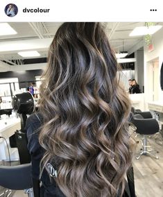 Brunette Balayge, Soft Beach Waves, Balayage On Black Hair, Boliage Hair, Hair Shrinkage, Balayage Long Hair, Elsa Hair, Balayage Brown, Dimensional Brunette