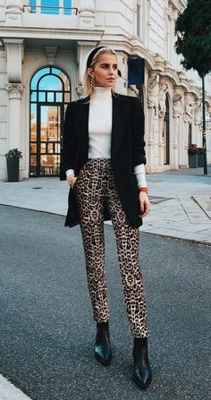 Outfits Leggins, Printed Pants Outfits, Animal Print Jeans, Winter Pants Outfit, Animal Print Pants, Leopard Print Pants, Animal Print Outfits, Winter Fashion Outfits Casual, Leopard Fashion