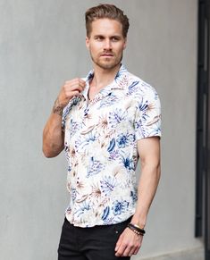 CARISMA white short-sleeved shirt. A structured surface that brings life to the fabric in nature. Neat patterned print. Classic button fastening. White Short Sleeve Shirt For Vacation, White Printed Short Sleeve Shirt, White Short Sleeve Button-up Shirt With Floral Print, White Floral Print Button-up Short Sleeve Shirt, White Floral Print Short Sleeve Button-up Shirt, White Printed Button-up Short Sleeve Shirt, White Short Sleeve Shirt With Floral Print For Summer, White Short Sleeve Hawaiian Shirt For Summer, White Short Sleeve Summer Hawaiian Shirt