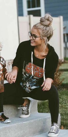 Outfits Mit Leggings, Casual Leggings Outfit, Doc Martens Outfit, Hair Bun Maker, Instagram Baddie, What Is Fashion, Dresses Aesthetic, Fashion Leggings, Legging Outfits