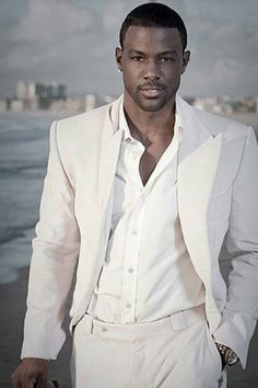 Lance Gross in all white...nice Mens Party Outfits, Man In White Suit, Champagne Beach, White Outfit For Men, Lance Gross, Black Dude, Winter Typ, Slim Fit Tuxedo, White Suit