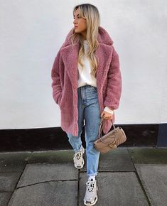 Pink Coat Outfit, Fashion Network, Fall Trends Outfits, Pink Fur, Pink Coat, Stunning Outfits, Fashion Weeks, Coat Outfits, Casual Winter Outfits