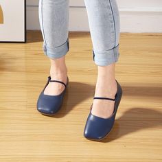 Slip-resistant Medium Width Flats, Comfortable Low-top Flats With Branded Insole, Slip-resistant Comfortable Ballet Flats, Casual Slip-resistant Ballet Flats, Comfortable Slip-resistant Ballet Flats, Comfortable Slip-resistant Slip-on Flats, Comfortable Medium Width Walking Shoes With Rubber Sole, Comfortable Ballet Flats With Rubber Sole And Round Toe, Comfortable Ballet Flats With Rubber Sole