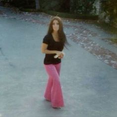 Priscilla Presley Style, Young Priscilla Presley, Elvis Presley Priscilla, Elvis And Priscilla, 70s Outfits, Priscilla Presley, Lisa Marie Presley, Austin Butler, 60s Fashion