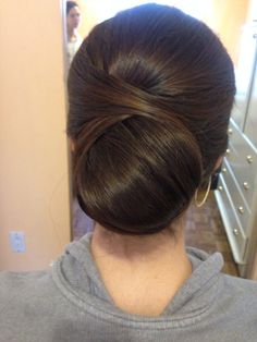 My work Juda Hairstyle Buns, Hairstyle Buns, Classic Updo Hairstyles, Bun Hairdo, Juda Hairstyle, Mother Of The Groom Hairstyles, Headpiece Hairstyles, Hair Style On Saree, Beehive Hair