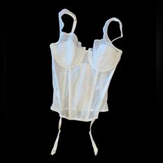 New Condition Smoke Free Fitted Delicate Lace Corset With Underwire, Fitted Delicate Lace Underwire Corset, Delicate Lace Fitted Underwire Corset, Fitted Delicate Lace Corset, White Underwire Corset With Lace Trim, White Lace Trim Underwire Corset, White Bra Friendly Corset, Fitted Sleeveless Lace Bra, Delicate Lace Fitted Sleeveless Bra