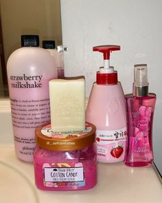 Hygiene Products Aesthetic, Body Care Collection, Body Hygiene, Bath And Body Works Perfume, Shower Skin Care, Body Smells, Smell Goods, Body Care Products, Hygiene Products