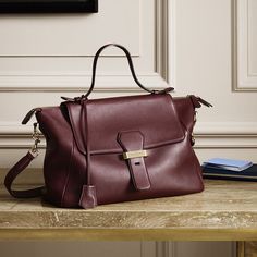 The Berkeley bag #SmythsonAW14 http://www.smythson.com/collections/berkeley.html Jamie Hawkesworth, Style Guide, Dressing Room, Leather Bags, Minimalist Fashion, Style Guides, Still Life, Messenger Bag, Leather Bag