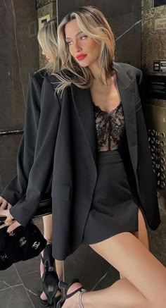 Fashion Blazer Top And Skirt, Black Crop Blazer Outfit Classy, Classy Outfits With Blazers, Blazer Club Outfits Night, Short Dress With Blazer, Black Blazer Outfit Casual Classy, Blazer Party Outfit, Formal Night Outfit, Blazer Outfits Party Night