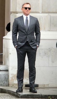 SPECTRE: Daniel Craig looks suave for filming as James Bond meets with Eve Moneypenny - Mirror Online Craig 007, Charcoal Gray Suit, Grey Two Piece