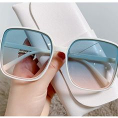 New Women’s White Frame Tinted Fashion Sunglasses - Plastic Frame -Uv400 -Lens Height 60mm-Lens Width 62mm-In New Condition - Never Used-{ White Color} Condition: .Brand New, Never Used, High Quality Shipping Charges: __________________ Return Policy This Item Is Sold As-Is (No Returns) Oversized Fashion, Glamour Vintage, نظارات شمسية, Spectacles Frames, Gradient Sunglasses, Blue Ray, Retro Sunglasses, Oversized Sunglasses, Vintage Glamour