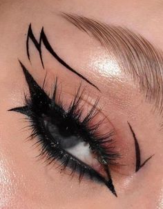 Cat Eye Eyeliner Tutorial, Eye Eyeliner, Makeup 2024, Natural Eyeliner, Winged Eyeliner Tutorial, Mekap Mata, Prom Eye Makeup, Cute Eye Makeup, Simple Eyeliner