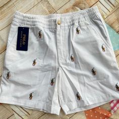 Brand New With Tag Nwt Polo Ralph Lauren Big Boys Shorts 12,14,16,18,20 All Over Pony Embroidery Polo Ralph Lauren Is Renowned For Its Preppy Style And That Shines Through These Shorts. Crafted From Cotton Stretch Twill, They’re White In Colour, Then Styled All-Over With The Brand’s Iconic Pony Embroidery. 97% Cotton 3% Elastane 2 Side Pockets Zip Fly 2 Back Pockets Embroidered Branding 20: Waist=32,Lenght=15 1/2 18: Waist=30,Lenght=15 16: Waist=28,Lenght=14 14: Waist=27,Lenght=13 1/2 White Fitted Preppy Shorts, White Preppy Cotton Shorts, Fitted White Embroidered Bottoms, White Embroidered Bottoms Short Length, White Embroidered Short Bottoms, Casual White Embroidered Shorts, White Embroidered Short Length Bottoms, White Embroidered Shorts, Pony Embroidery