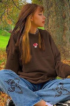 Mode Indie, Sweatshirt Women Casual, Brown Crewneck, Brown Sweatshirt, Style Indie, Estilo Indie, Indie Girl, Vintage Pullovers, Spring Fashion Casual